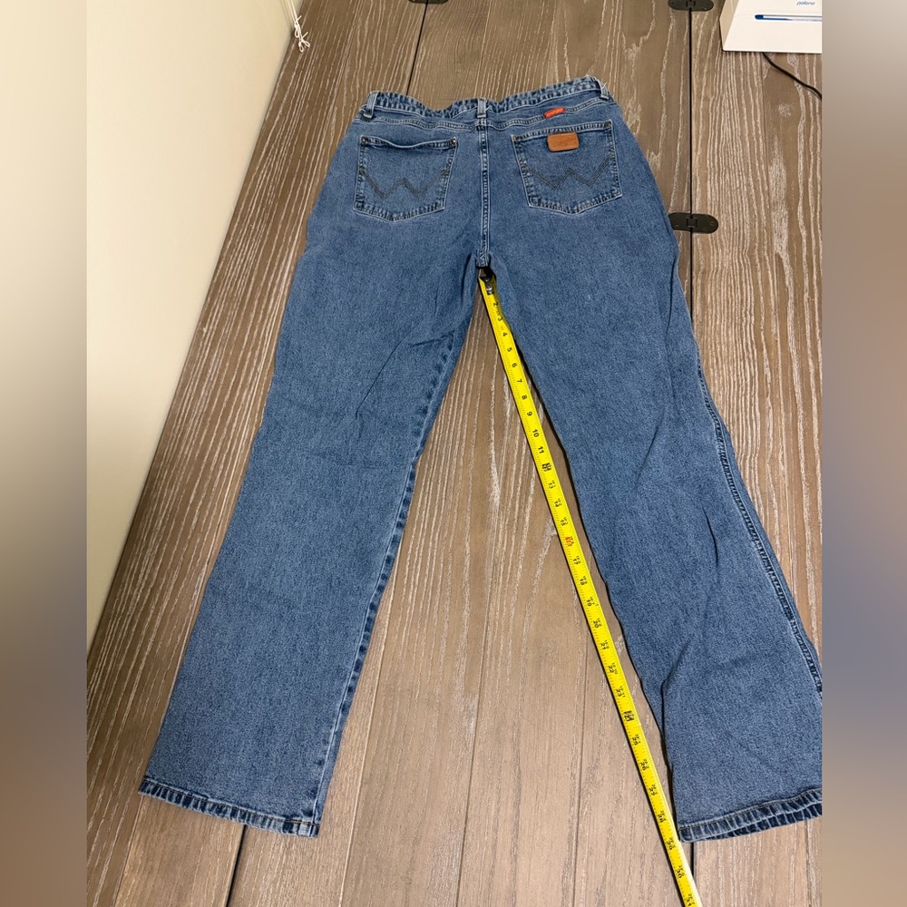 Wrangler Women's Y2K Straight Leg Boot Cut Jeans size 13/32.